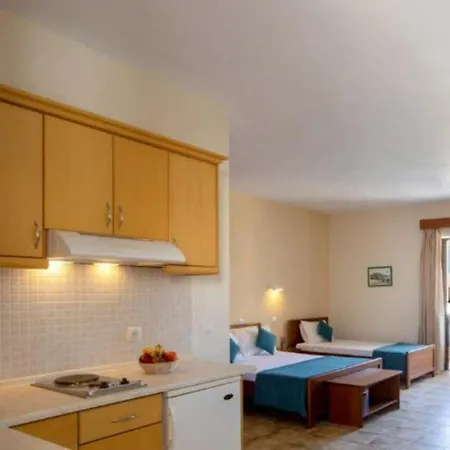 فندق Rossis Mesongí